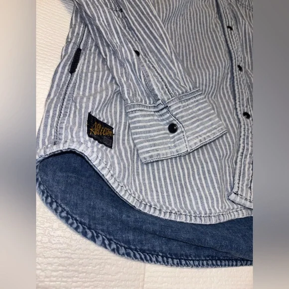 Affliction Reversible Dark Blue Denim Shirt with Graphic Back
Size Medium - Picture 4 of 12